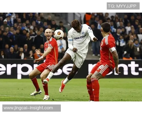 欧联杯精彩战役：里昂轻取本菲卡3-0全场战术解析与精彩瞬间回顾